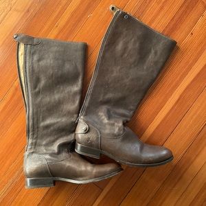 Frye boots size 7.5. Dark brown, back zip
